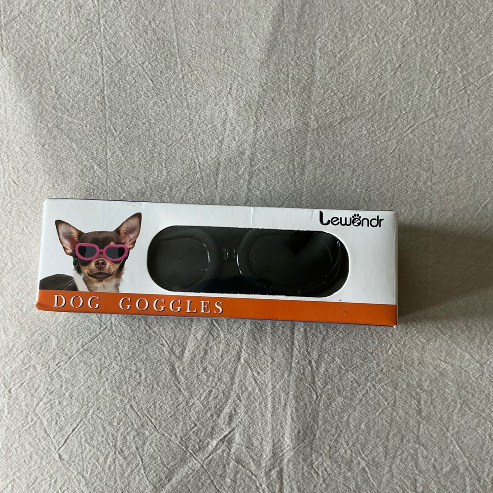 Lewondr Dog Goggles Black UV Protection Adjustable Straps Pet Sunglasses - Picture 3 of 7